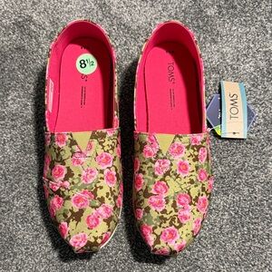 TOMS Women's Slip-ons